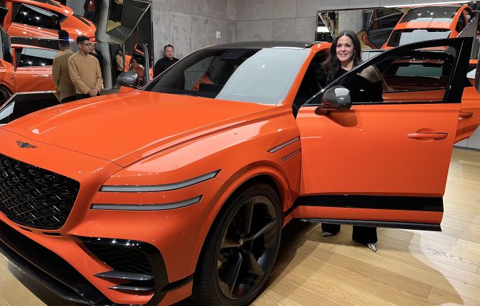 Claudia Márquez en la presentación del Genesis GV80 Coupe Concept en Nueva York.