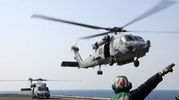 Helicóptero Black Hawk del ejército de Japón que transportaba a 10 tripulantes se estrella en el océano