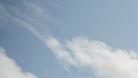 Avistan un extraño fenómeno luminoso con la forma de un anillo rojo en el cielo de Italia