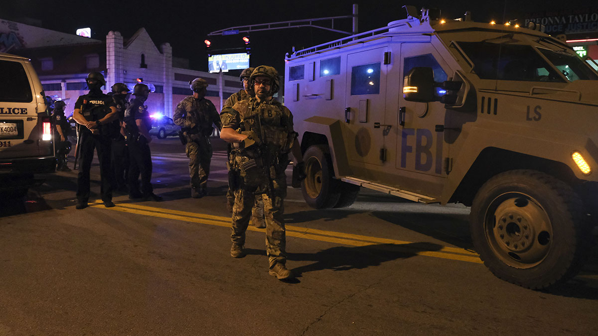 “Minnesota Man with Disturbing Criminal Record Barricades Himself in House and Threatens Explosions”