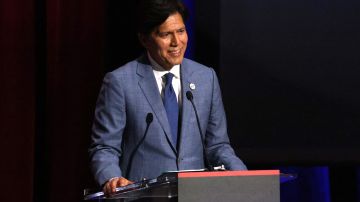 Los Angeles mayoral candidate Kevin de Leon is introduced during the candidates' debate at USC's Bovard Auditorium, March 22, 2022 in Los Angeles. (Photo by Myung J. Chun / POOL / AFP) (Photo by MYUNG J. CHUN/POOL/AFP via Getty Images)