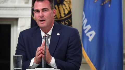 El gobernador de Oklahoma, Kevin Stitt, pidió la renuncia de los 4 funcionarios.