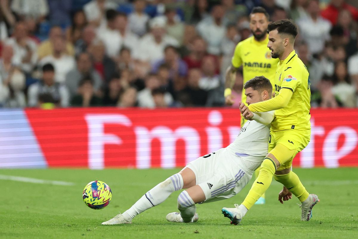Federico Valverde y Álex Baena en el Real Madrid vs. Villarreal. 