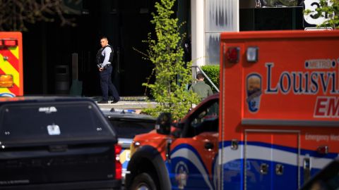 "Quisiéramos poder deshacer lo hecho": hablan los padres del autor del tiroteo que mató a cinco personas en un banco de Louisville