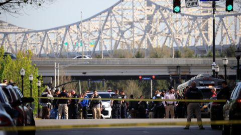 Policía publica imágenes de la cámara corporal durante el tiroteo en un banco de Louisville