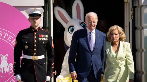 Los Biden buscan huevos de Pascua en la Casa Blanca con miles de niños