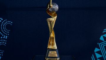Trofeo de la Copa del Mundo Femenil de la FIFA.