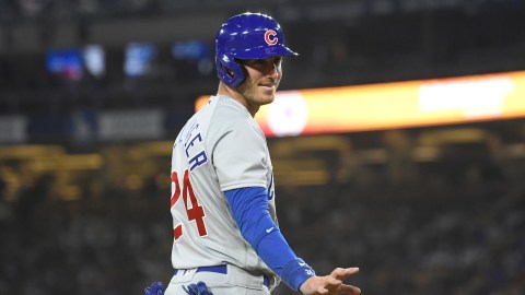 Cody Bellinger, ahora con el uniforme de los Cubs, en su retorno a Los Ángeles.