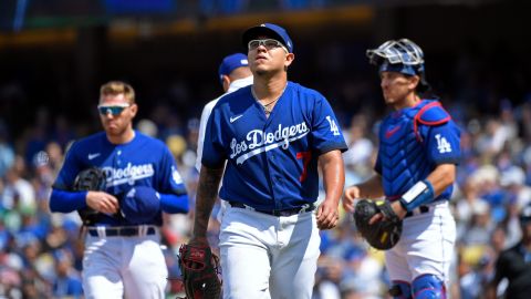 Julio Urías en el partido entre Chicago Cubs y Dodgers.