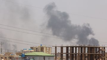 Explosiones sacudieron la capital de Sudán el 17 de abril mientras los combates no cesan.