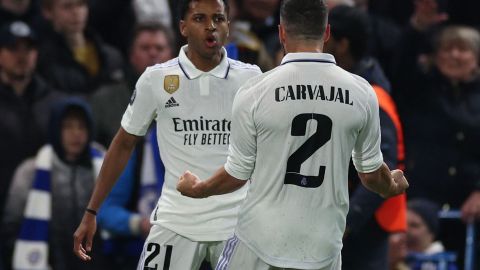 Rodrygo Goes (i) celebra como Cristiano Ronaldo un gol con el Real Madrid.