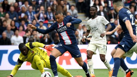 Kylian Mbappé ante Lorient