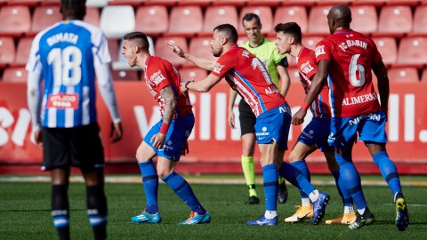 El Sporting milita en la segunda división de España.