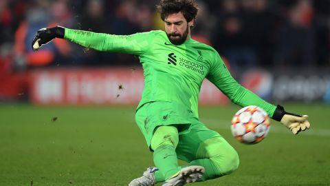 Alisson Becke, arquero del Liverpool de la Premier League.