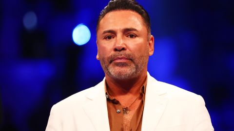 Óscar de la Hoya, leyenda retirada del boxeo.