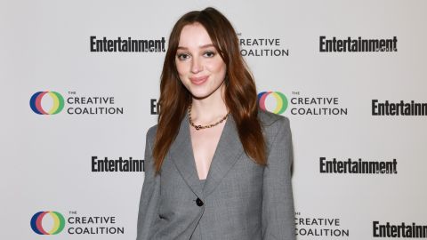 PARK CITY, UTAH - JANUARY 21: Phoebe Dynevor attends the 2023 Spotlight Initiative Awards Dinner Gala Hosted By Tim Daly Benefiting The Creative Coalition at Buona Vita on January 21, 2023 in Park City, Utah. (Photo by Arturo Holmes/Getty Images)