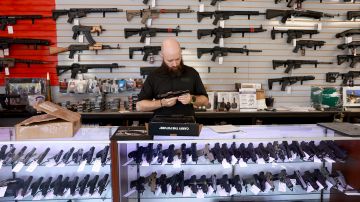La Casa Blanca critica que ley de armas de Florida va contra el sentido común