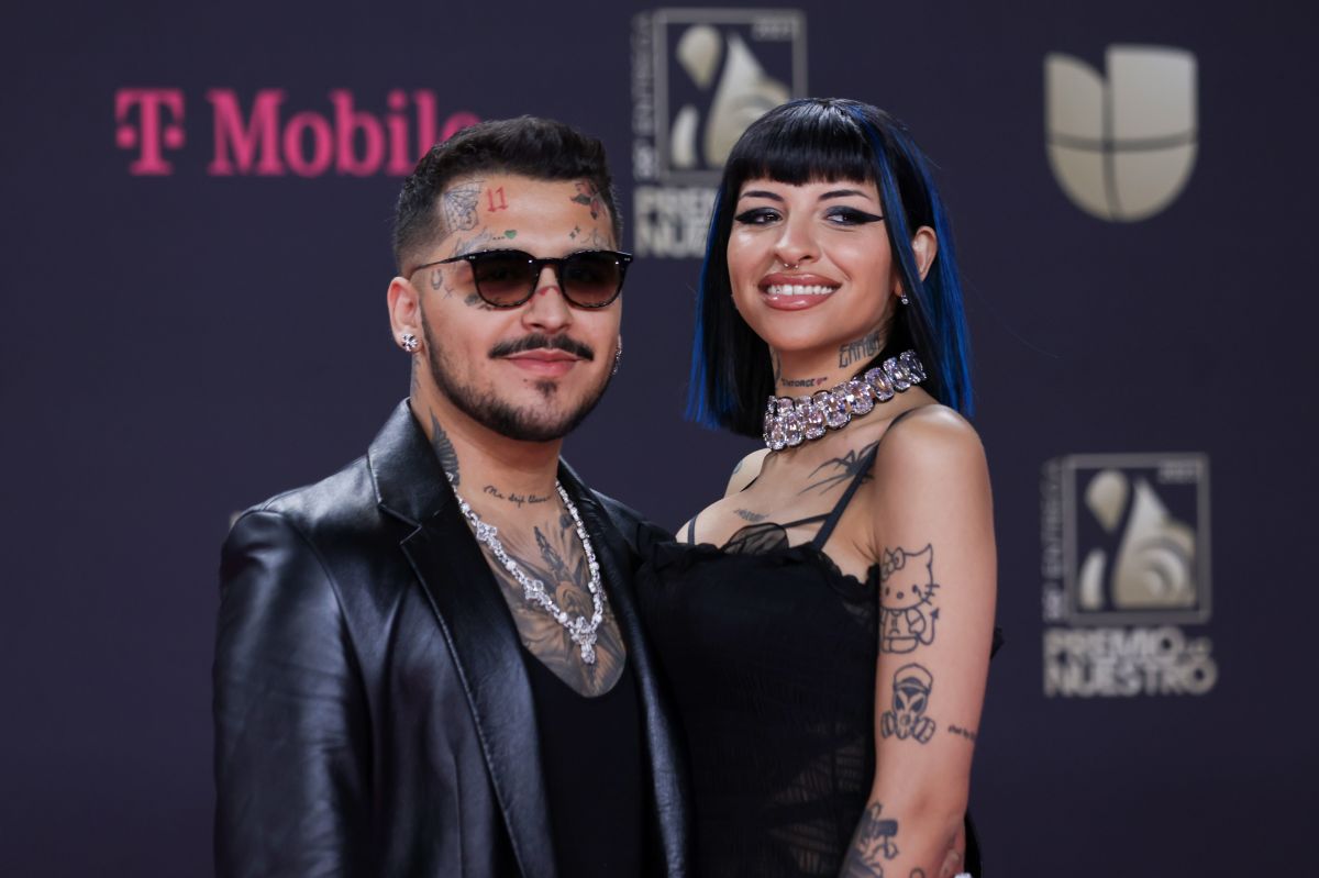 Kazzu Poses For The First Time With Christian Nodal Hugging Her Pregnant Tummy 24 News Breaker 7427