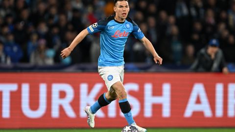 Hirving Lozano con el Napoli en la Champions League.