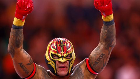 Rey Mysterio, luchador de la WWE, en Wrestlemania 2023 realizado en el SoFi Stadium de Los Ángeles.