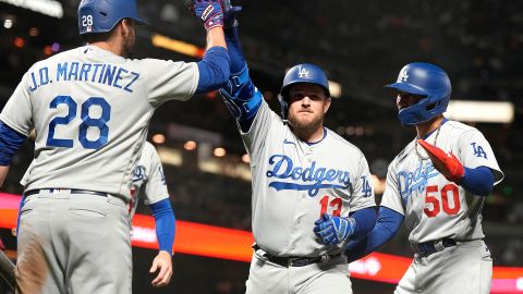 Max Muncy bateó dos jonrones