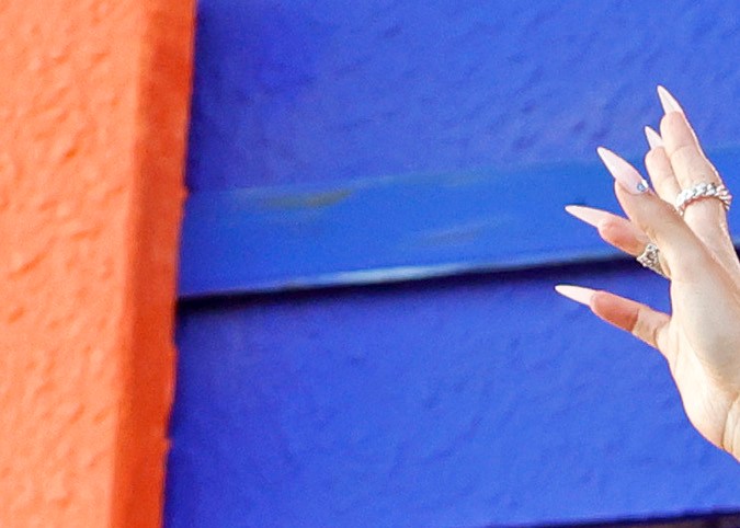 Peso Pluma durante su aparición en el festival de Coachella junto a Becky G.