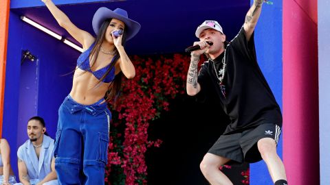 Peso Pluma durante su aparición en el festival de Coachella junto a Becky G.