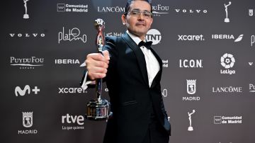 MADRID, SPAIN - APRIL 22: Mike R. Ortiz holds the Best Animated Film for the film Águila y Jaguar during Platino Awards for Ibero-American Cinema 2023 at IFEMA Palacio Municipal on April 22, 2023 in Madrid, Spain. (Photo by Juan Naharro Gimenez/Getty Images)