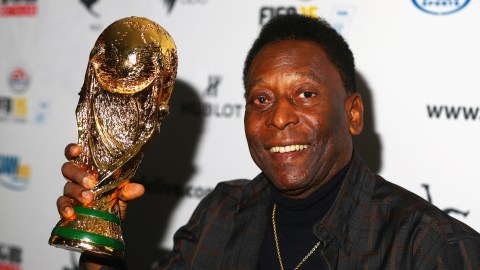Pelé con la Copa del Mundo.