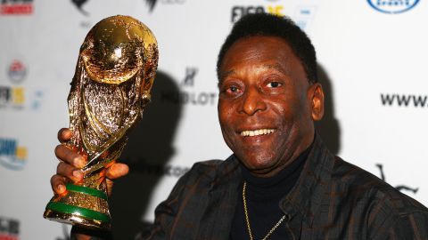 Pelé con la Copa del Mundo.