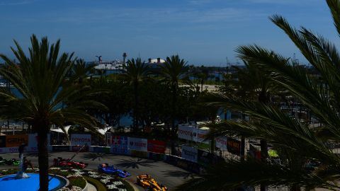 LONG BEACH, CA - APRIL 19: Ryan Hunter-Reay driver of the #28 DHL Andretti Autosport Honda Dallara leads a pack of cars during the Verizon IndyCar Series Toyota Grand Prix of Long Beach on April 19, 2015 on the streets of Long Beach, California. (Photo by Robert Laberge/Getty Images)