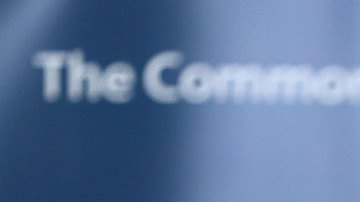 Vicente Fox explota contra AMLO por revelar que se investiga a sus empresas por la venta de productos con cannabis