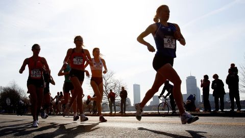 La atleta hizo cuatro kilómetros en auto.