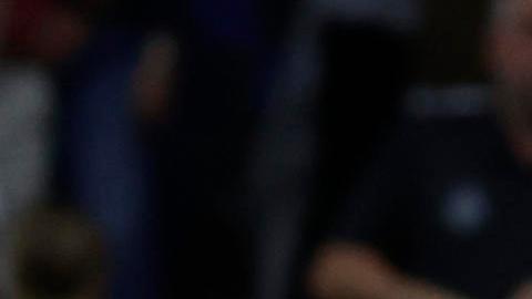 Guerschon Yabusele (3d) es controlado por sus compañeros durante el segundo partido de los cuartos de final de la EuroLiga que Real Madrid y Partizán Belgrado.