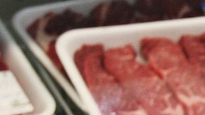 La investigación destaca que las bacterias multirresistentes pueden propagarse de los animales a los humanos a través de la cadena alimentaria. / Foto: Getty Images