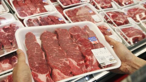 La investigación destaca que las bacterias multirresistentes pueden propagarse de los animales a los humanos a través de la cadena alimentaria. / Foto: Getty Images