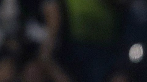Henry Martín (c) y Alejandro Zendejas (d) del América celebran un gol contra Cruz Azul.