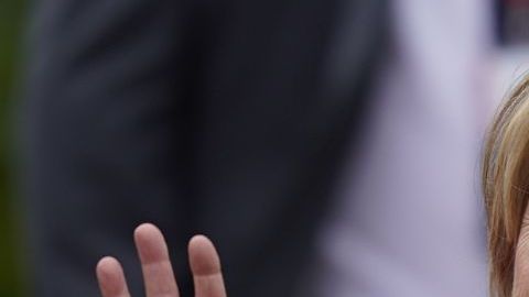 Hillary Clinton sostiene que Donald Trump propuso defraudar a los Estados Unidos y ahora deberá enfrentar a la justicia.
