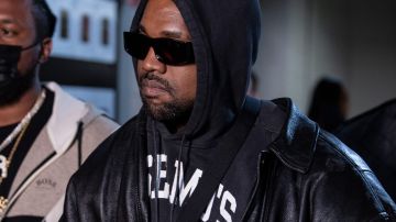 Kanye West, ex de Kim Kardashian, asistiendo a un evento deportivo en Atlanta.