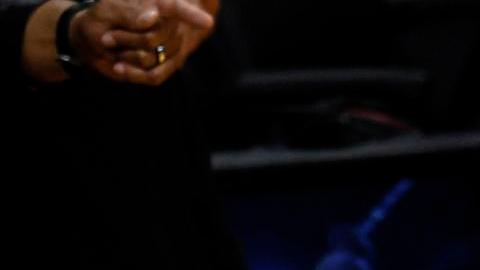 LeBron James celebra la victoria de los Lakers sobre los Grizzlies.
