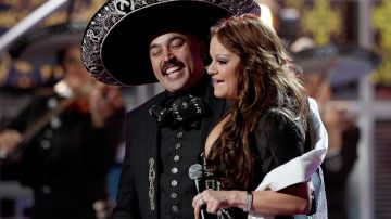 Lupillo Rivera y Jenni Rivera en el Latin Grammy de 2008.