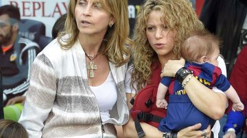 Madre de Gerard Piqué, Montserrat Bernabeu, Shakira y sus hijos Milan y Sasha.