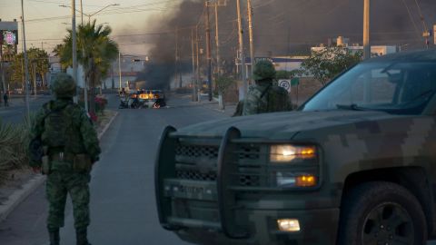 Las carreteras mexicanas han sido escenario de asaltos y violentos enfrentamientos entre miembros del crimen organizado y las fuerzas armadas. / Foto: Getty Images