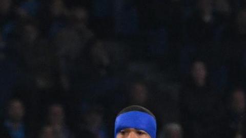 Olivier Giroud en el juego de cuartos de final entre el AC Milan y el Napoli.