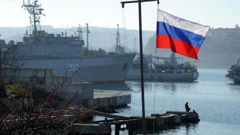 Las naves rusas que supuestamente son para la investigación científica o buques pesqueros se han acercado a zonas estratégicas de varios países. / Foto: AFP/Getty Images