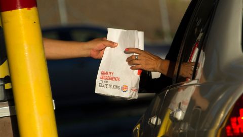 Algunos de los TikTokers más populares ganan más de $2,000 dólares por publicación. / Foto: AFP / Getty Images