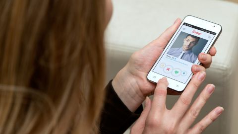La astrología nos dice qué signos zodiacales sí encuentran a la pareja ideal a través de apps de citas.
