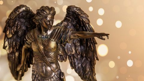 El arcángel Miguel es el protector y benefactor de los asuntos más difíciles.