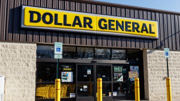 Imagen de una tienda de la cadena de bajo costo Dollar General.
