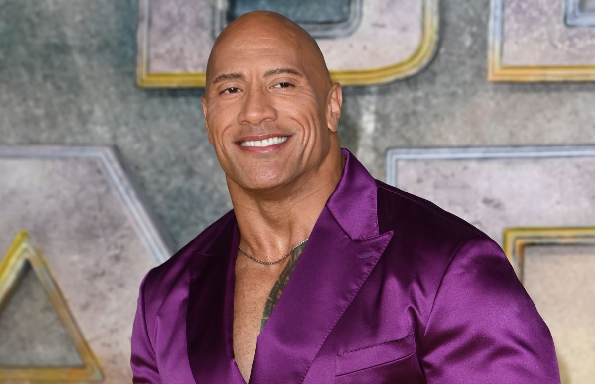 dwayne-johnson-the-rock-will-produce-a-film-based-on-the-disney